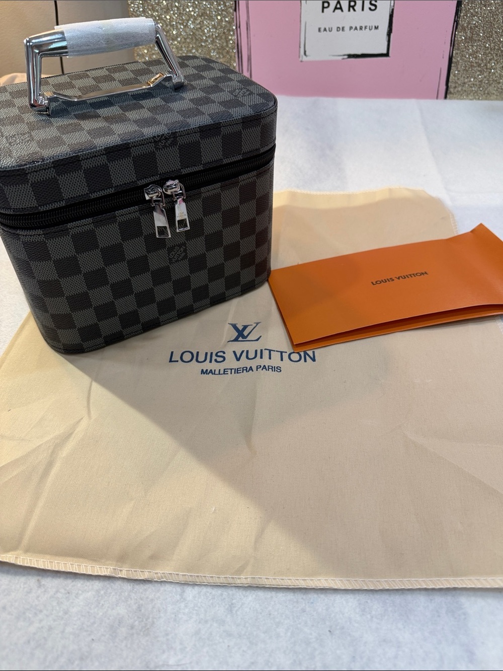 Lv Damier Graphite Canvas Cosmetic Case - Black/Gray